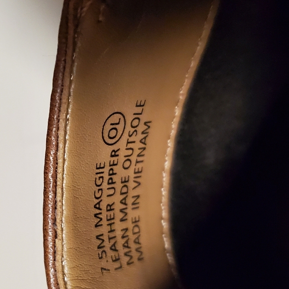 Aerosoles Heelrest Leather Bootie 7.5 med - Picture 9 of 14